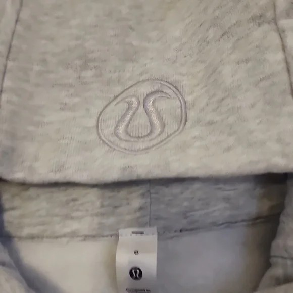NWT Lululemon Scuba Full Zip Cropped Hoodie - Picture 2 of 4